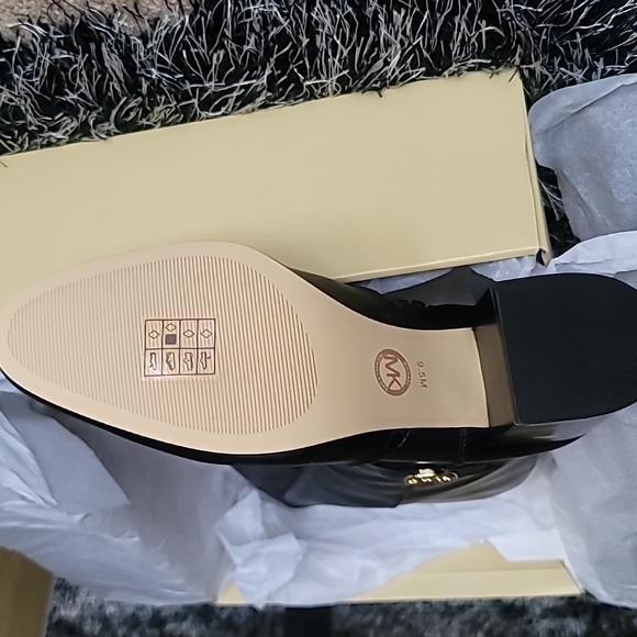 MICHAEL MICHAEL KORS CARMEN BOOT ❤️ - Picture 2 of 3